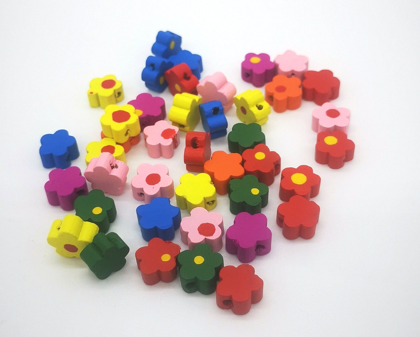 25 x natural wood flower floral beads, painted, mixed colours, approximately 12mm in diameter, 5mm thick, drillled hole: 2mm