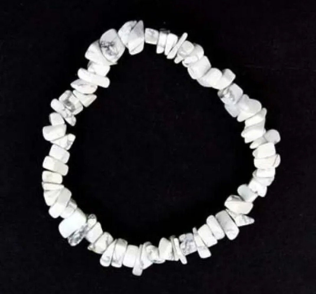 Natural white & grey polished howlite chip stretch elastic bracelet, inner diameter approximately 4.5cm