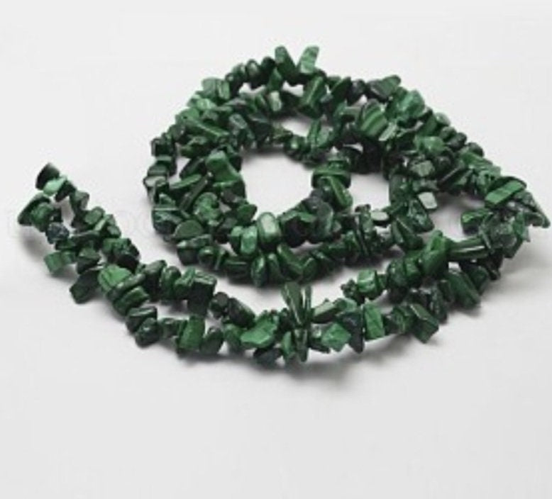 Strand 220 dark green malachite chip beads, 3-6 x 7-13 x 2-4mm, drilled with 0.5mm hole (approx), strand approximately 31.5 inches