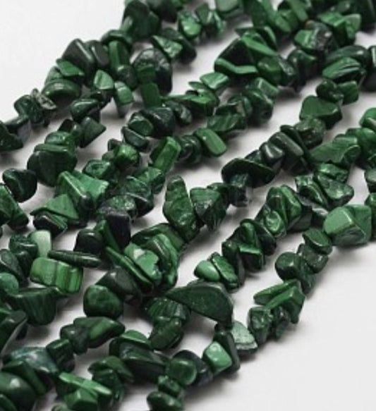 Strand 220 dark green malachite chip beads, 3-6 x 7-13 x 2-4mm, drilled with 0.5mm hole (approx), strand approximately 31.5 inches
